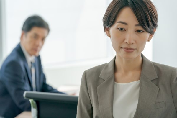 パワハラとモラハラの違いとは？定義や特徴・企業にできる対策を紹介